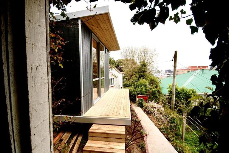 Photo of property in 66 Kelburn Parade, Kelburn, Wellington, 6012