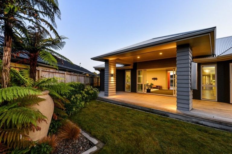 Photo of property in 2 Amokura Crescent, Flagstaff, Hamilton, 3210