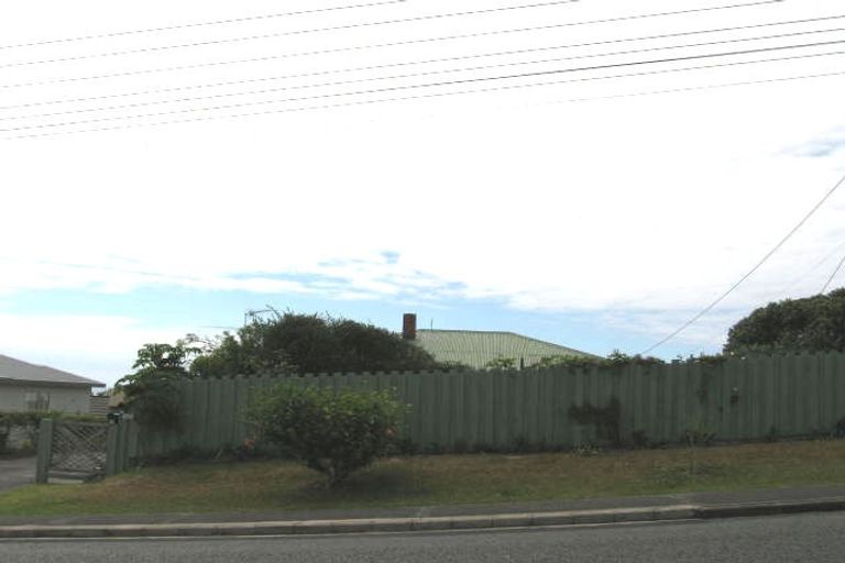 Photo of property in 1/1001 Beach Road, Torbay, Auckland, 0630