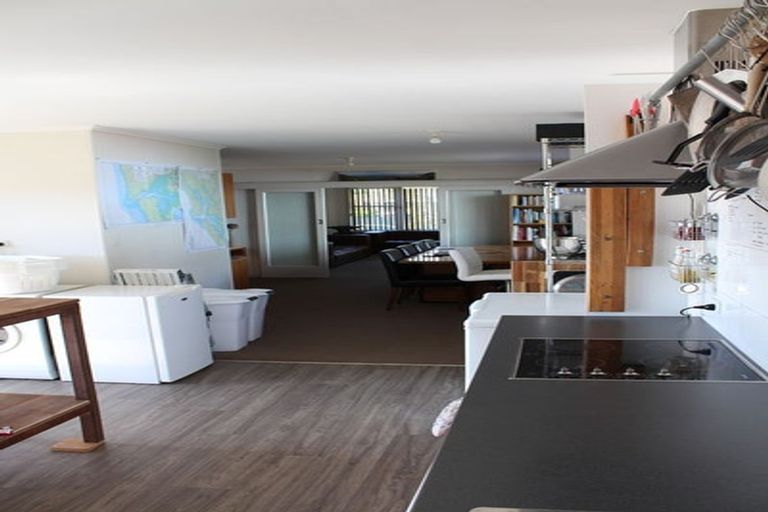 Photo of property in 3a Deuxberry Avenue, Northcote, Auckland, 0627