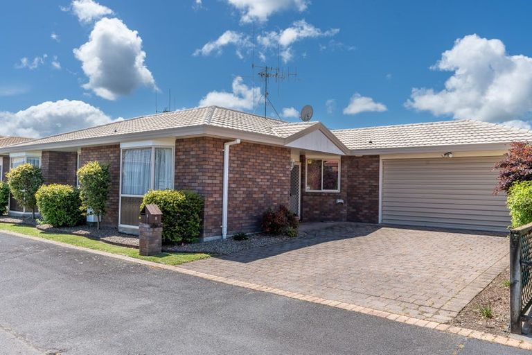 Photo of property in 12 Longford Court, Forest Lake, Hamilton, 3200