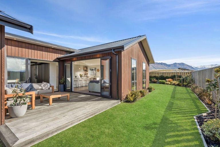 Photo of property in 4 Robrosa Street, Wanaka, 9305