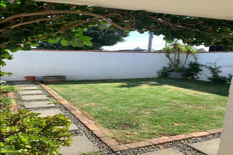 Photo of property in 35 Kitchener Road, Takapuna, Auckland, 0622