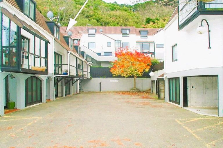 Photo of property in 13/10 Pitarua Street, Thorndon, Wellington, 6011