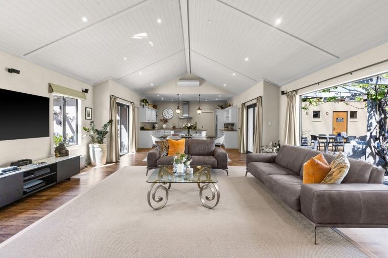 Photo of property in 99 Kent Terrace, Taradale, Napier, 4112