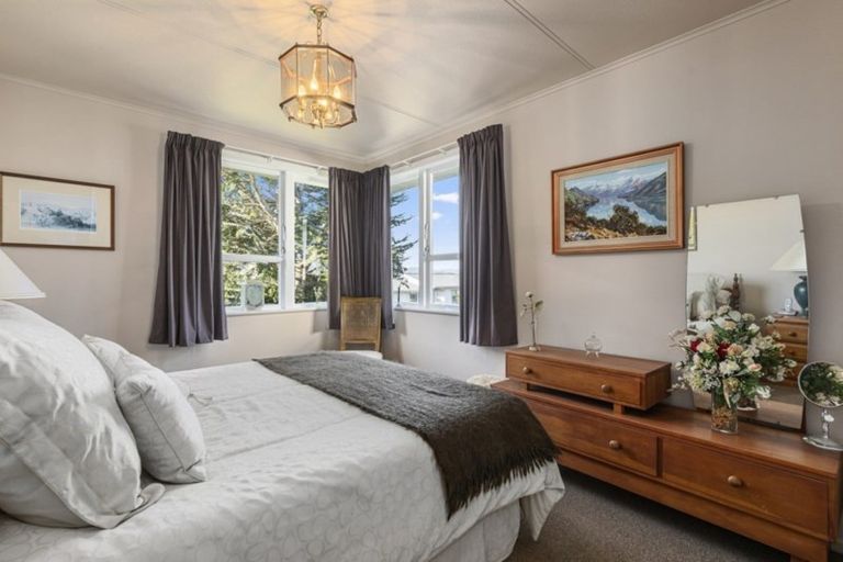 Photo of property in 51 Oakleigh Street, Maungaraki, Lower Hutt, 5010