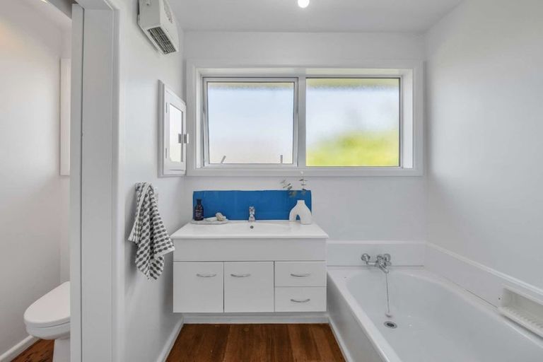 Photo of property in 12 Delaware Crescent, Russley, Christchurch, 8042