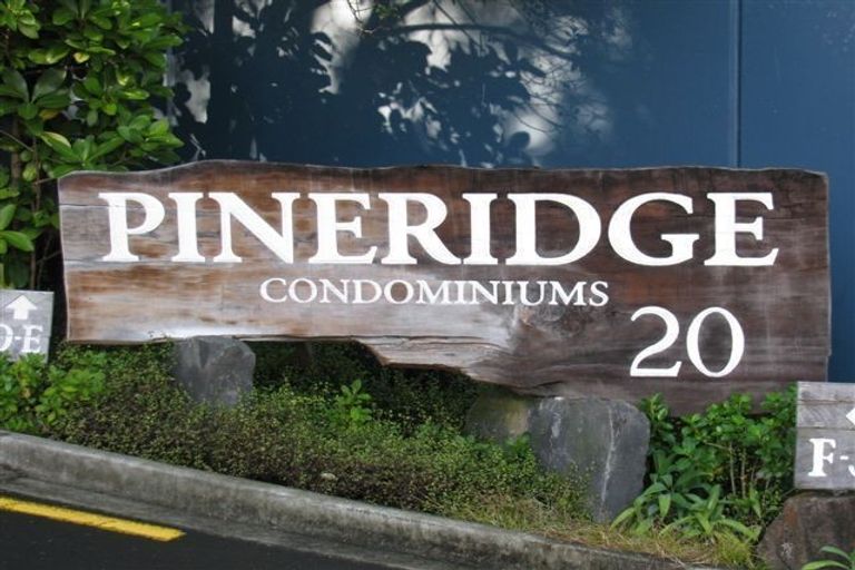 Photo of property in 3i/20 Ian Marwick Place, Birkenhead, Auckland, 0626