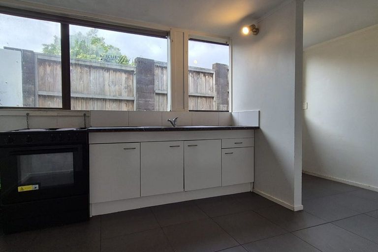 Photo of property in 1 Lauderdale Road, Birkdale, Auckland, 0626