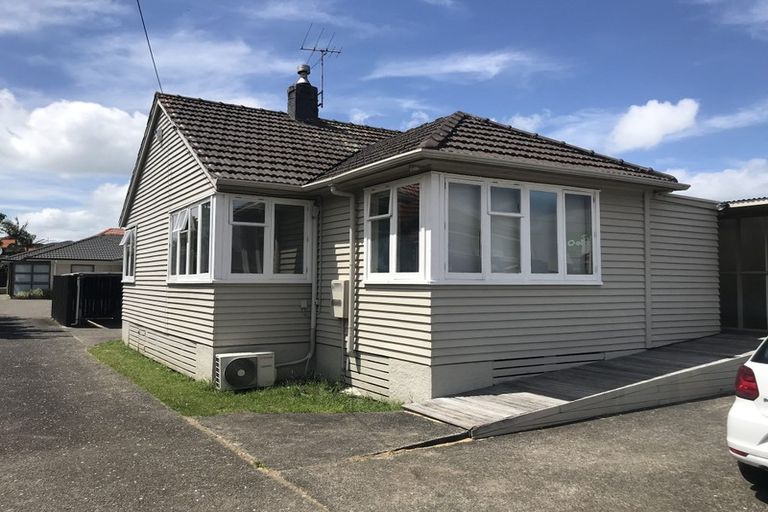 Photo of property in 1/4 Shakespeare Road, Milford, Auckland, 0620