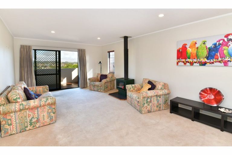 Photo of property in 81 Vipond Road, Stanmore Bay, Whangaparaoa, 0932