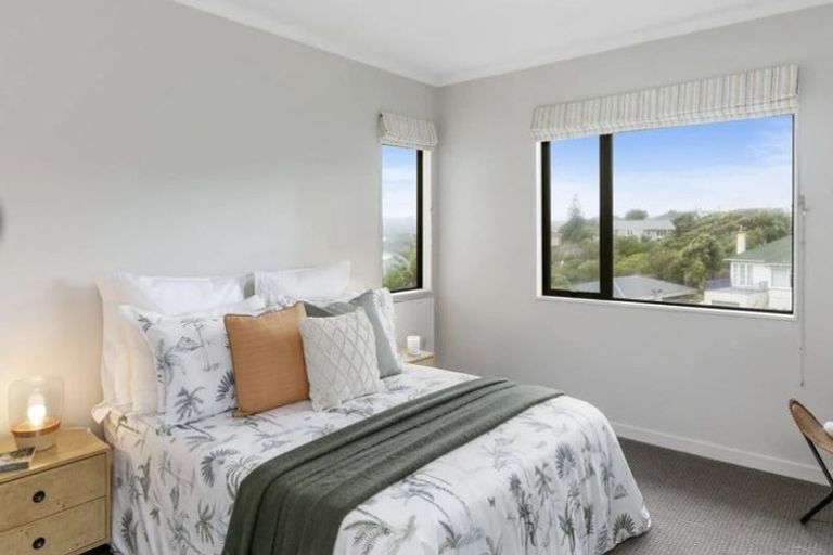 Photo of property in 16 View Road, Titahi Bay, Porirua, 5022