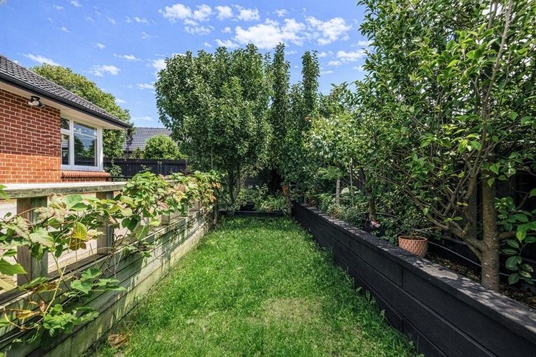 Photo of property in 8a Kyeburn Place, Avonhead, Christchurch, 8042