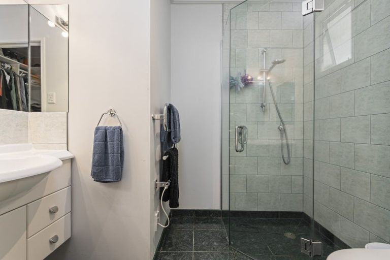 Photo of property in 52 Wikiriwhi Crescent, Awapuni, Palmerston North, 4412