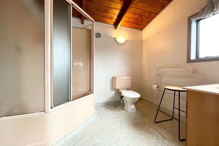 Photo of property in 122 Triangle Road, Massey, Auckland, 0614