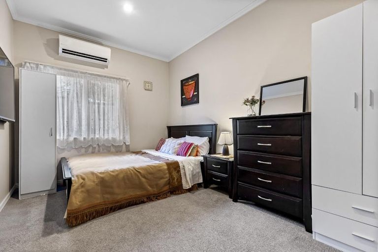 Photo of property in 21 Cinnabar Place, Westgate, Auckland, 0614