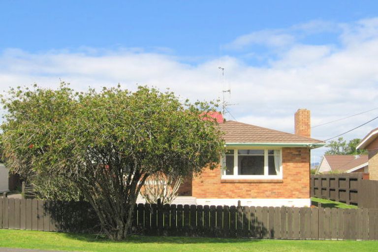 Photo of property in 5 Sutherland Avenue, Mount Maunganui, 3116