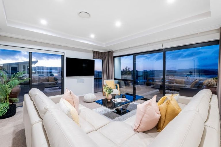 Photo of property in 14 Wangapeka Way, Aotea, Porirua, 5024