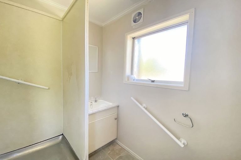 Photo of property in 24 Anarahi Place, Mangere Bridge, Auckland, 2022