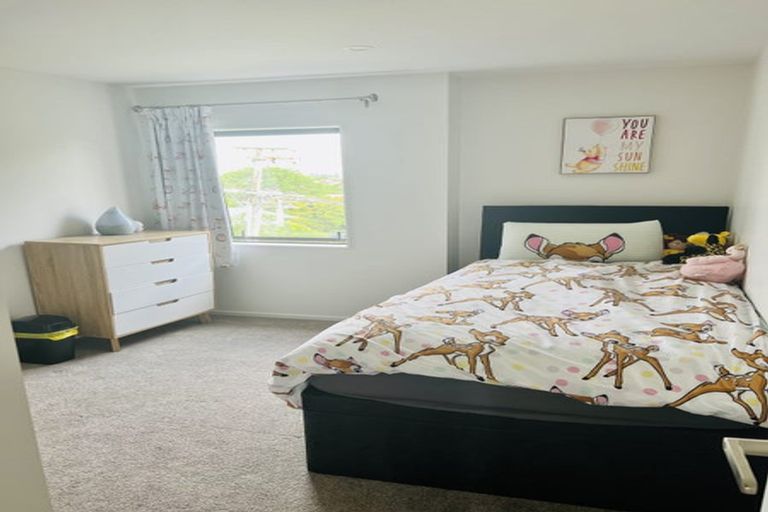 Photo of property in 17b Craigbank Avenue, New Lynn, Auckland, 0600