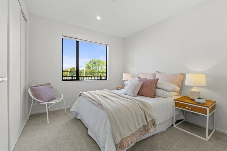 Photo of property in 6/18 Paraone Crescent, Takanini, 2112