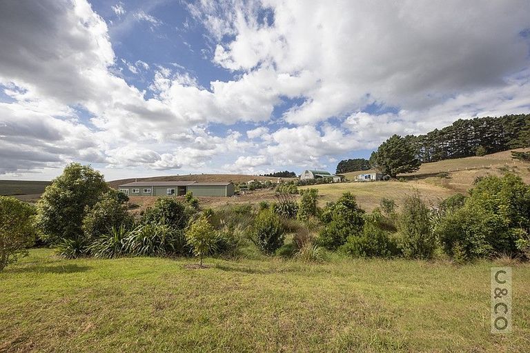 Photo of property in 231 Taiapa Road, Muriwai, Waimauku, 0881
