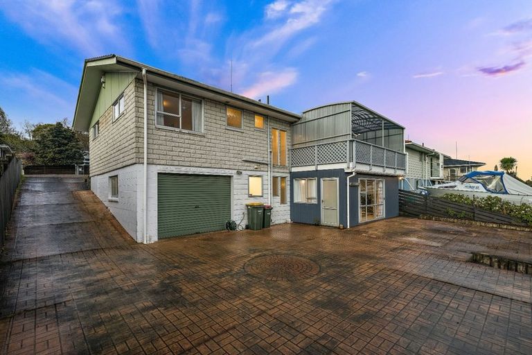 Photo of property in 25 Donovan Avenue, Massey, Auckland, 0614