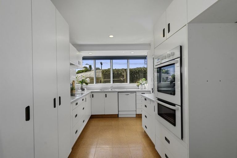 Photo of property in 2 Upland Street, Brookfield, Tauranga, 3110