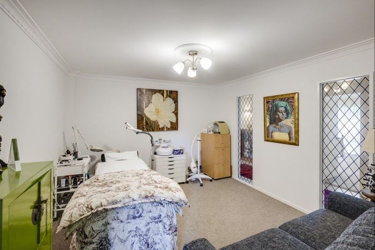Photo of property in 2 Fern Grove, Taradale, Napier, 4112