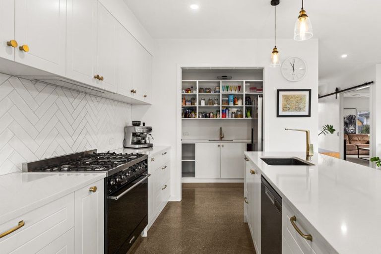 Photo of property in 19 Grooby Place, Havelock North, 4130