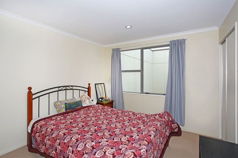 Photo of property in 15 The Track, Takanini, 2112