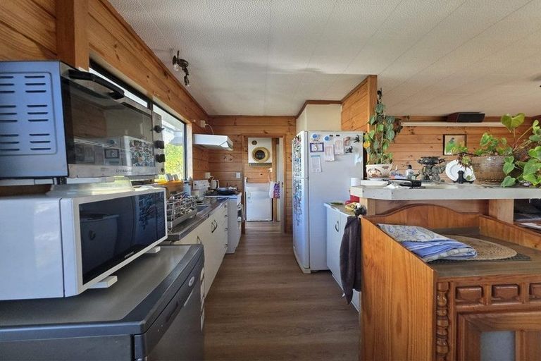 Photo of property in 1/12 Woodall Place, Totara Vale, Auckland, 0627
