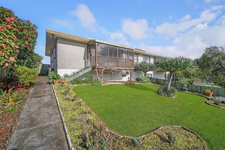 Photo of property in 1 Hedge Row, Sunnyhills, Auckland, 2010