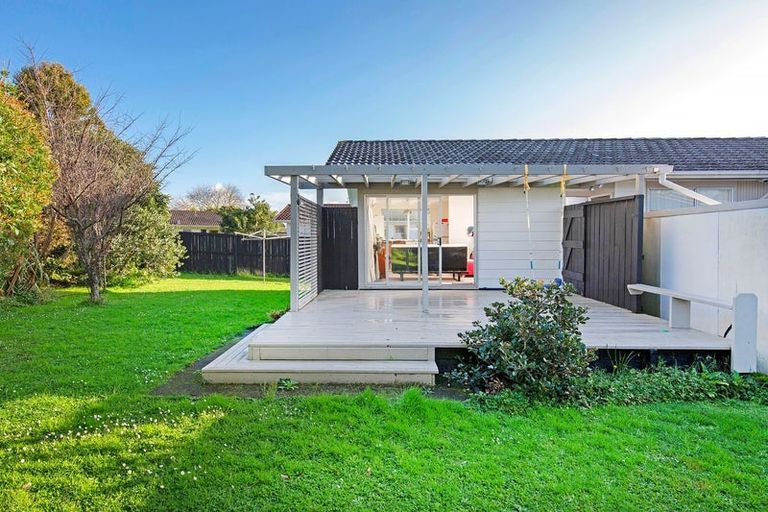 Photo of property in 2/36 Archmillen Avenue, Pakuranga Heights, Auckland, 2010