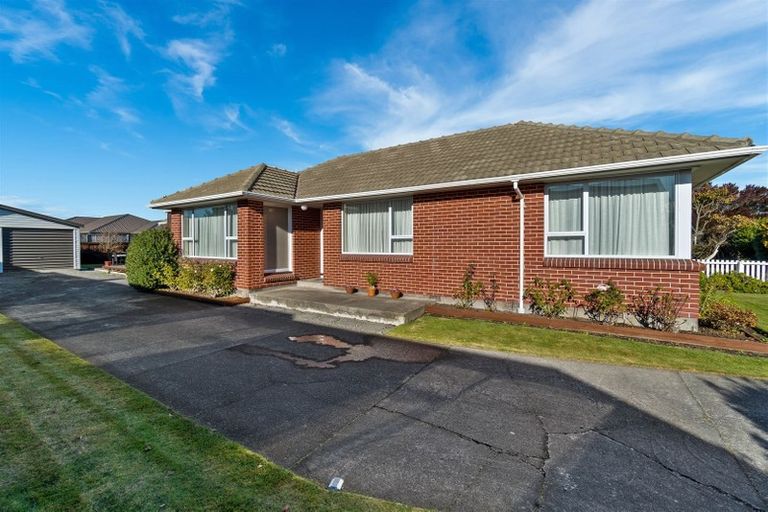 Photo of property in 21 Clipper Place, Redwood, Christchurch, 8051