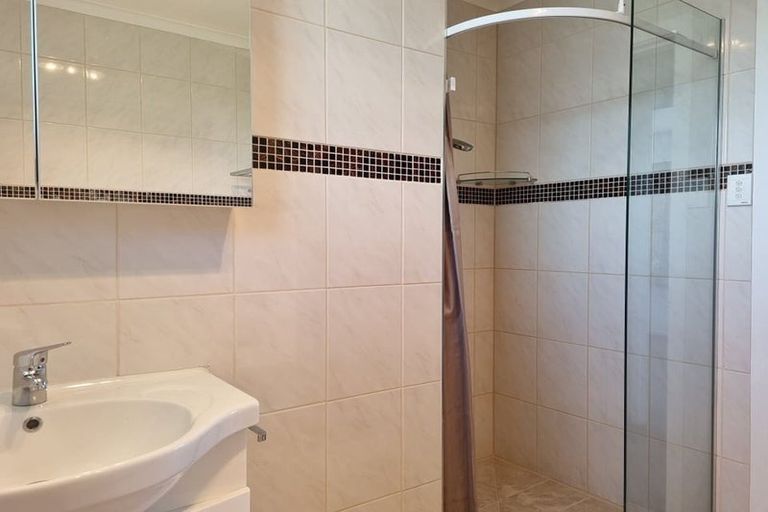 Photo of property in 124 Pioneer Road, Moturoa, New Plymouth, 4310