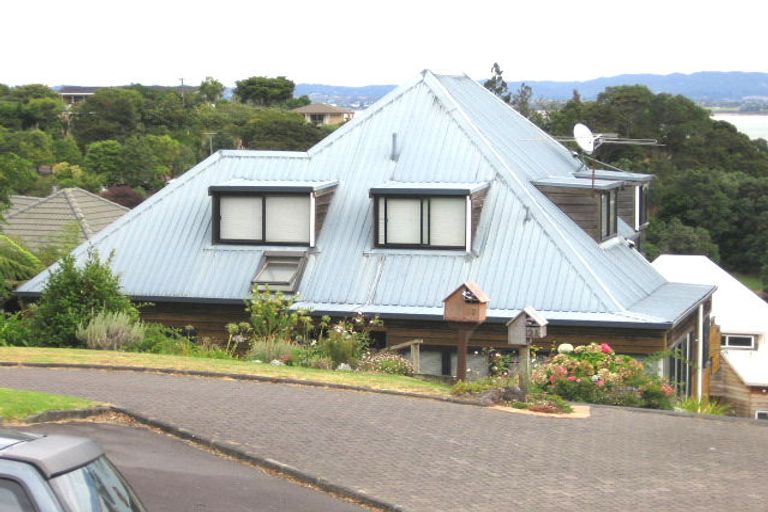 Photo of property in 12 Poaka Place, Beach Haven, Auckland, 0626