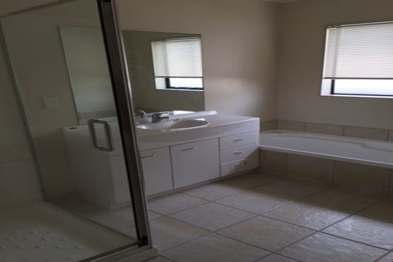 Photo of property in 98 Guildford Drive, Paraparaumu Beach, Paraparaumu, 5032