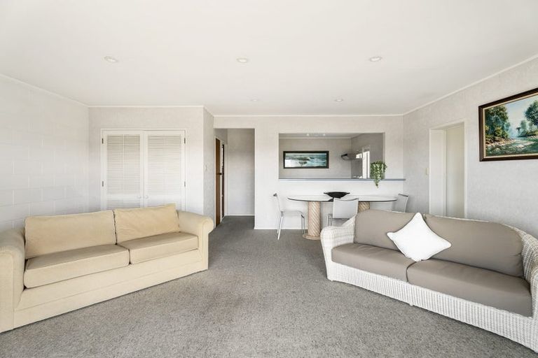 Photo of property in 76 Marellen Drive, Red Beach, 0932