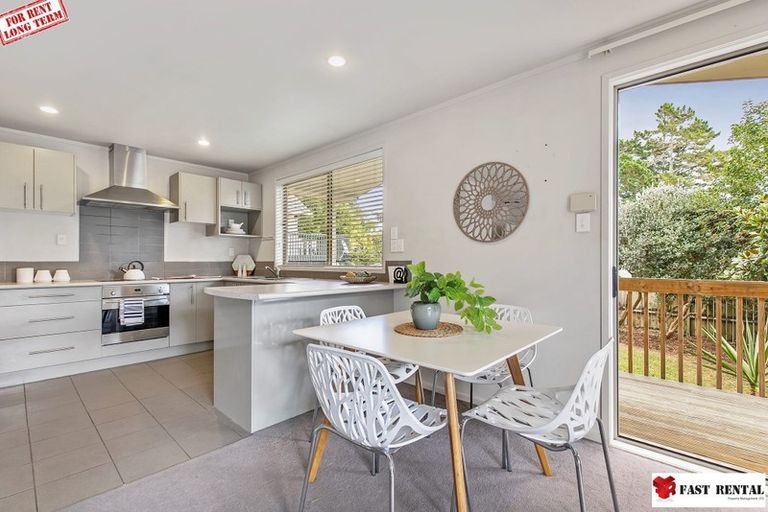 Photo of property in 2 Datura Place, Sunnynook, Auckland, 0620