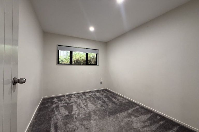Photo of property in 21 Bangla Place, Massey, Auckland, 0614