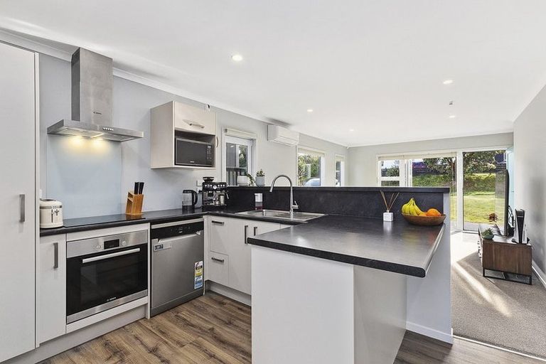 Photo of property in 2/1 Murphy Place, Titahi Bay, Porirua, 5022
