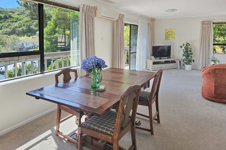 Photo of property in 42 Thatcher Crescent, Crofton Downs, Wellington, 6035