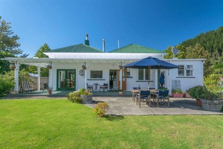 Photo of property in 8 Cook Street, Havelock, 7100