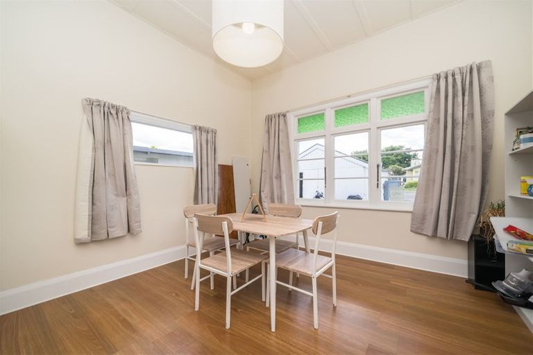 Photo of property in 16 Oxford Street, Hokowhitu, Palmerston North, 4410