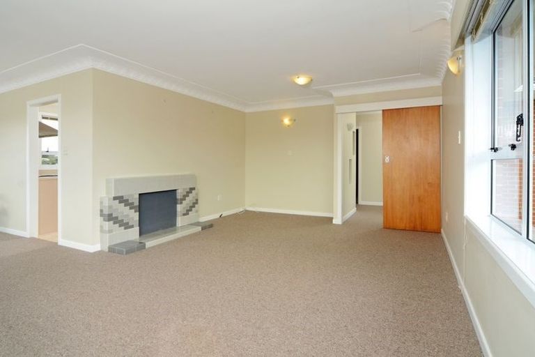 Photo of property in 44 Fowler Street, Northcote, Auckland, 0627