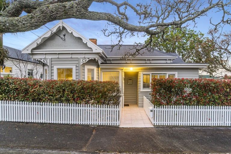 Photo of property in 37 Mozeley Avenue, Devonport, Auckland, 0624