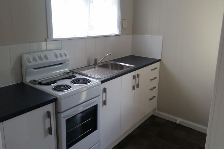 Photo of property in 15 Ihle Street, Terrace End, Palmerston North, 4410