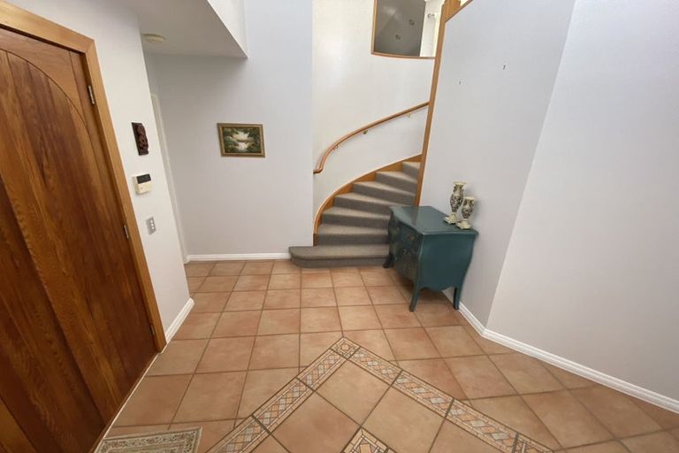 Photo of property in 5 Gretna Green, Browns Bay, Auckland, 0630