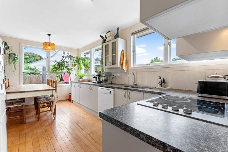 Photo of property in 1/48 Woodside Avenue, Northcote, Auckland, 0627